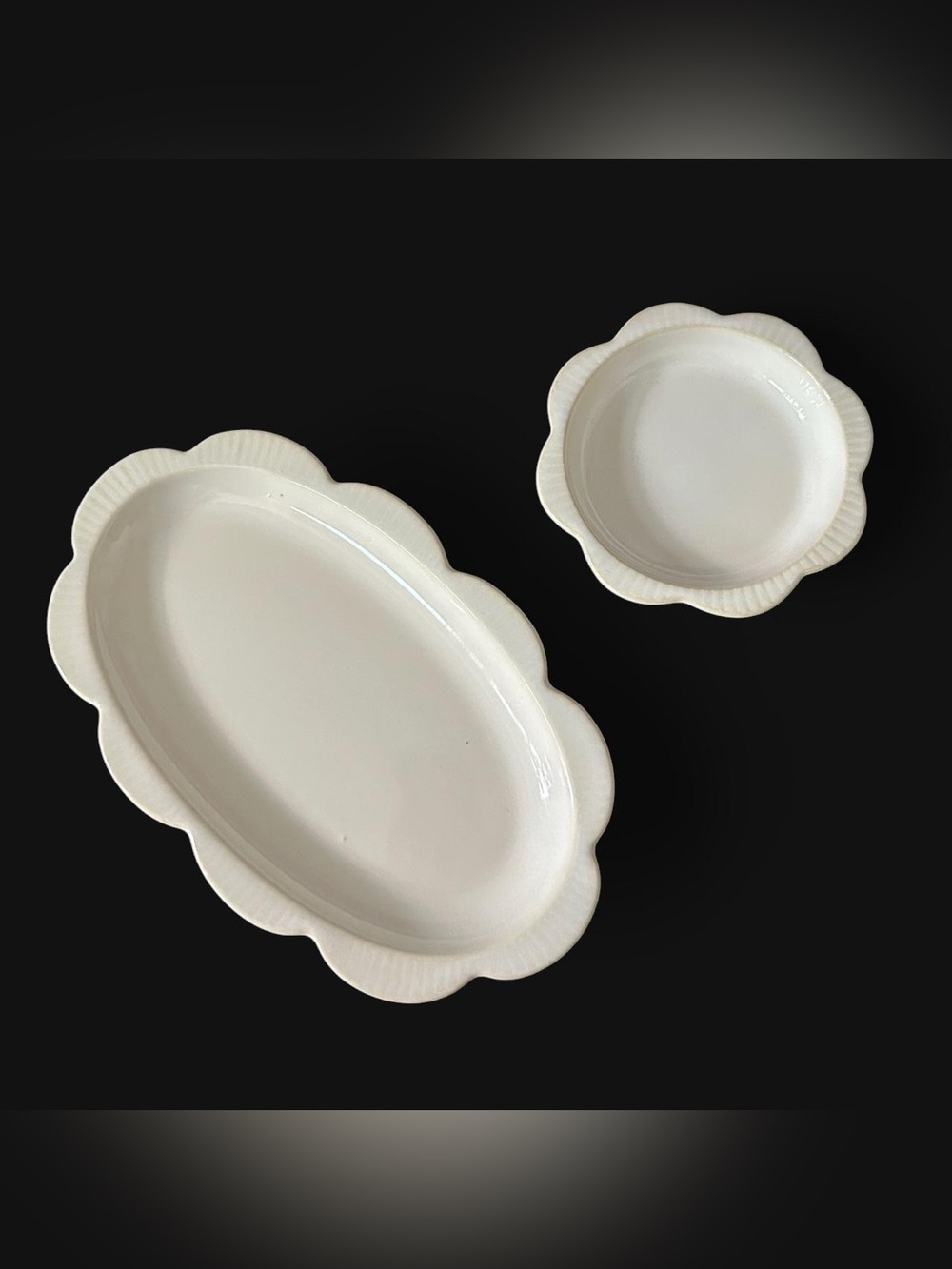 Scalloped plate set